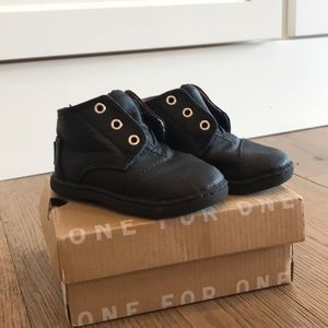 Toddler Toms paso mid